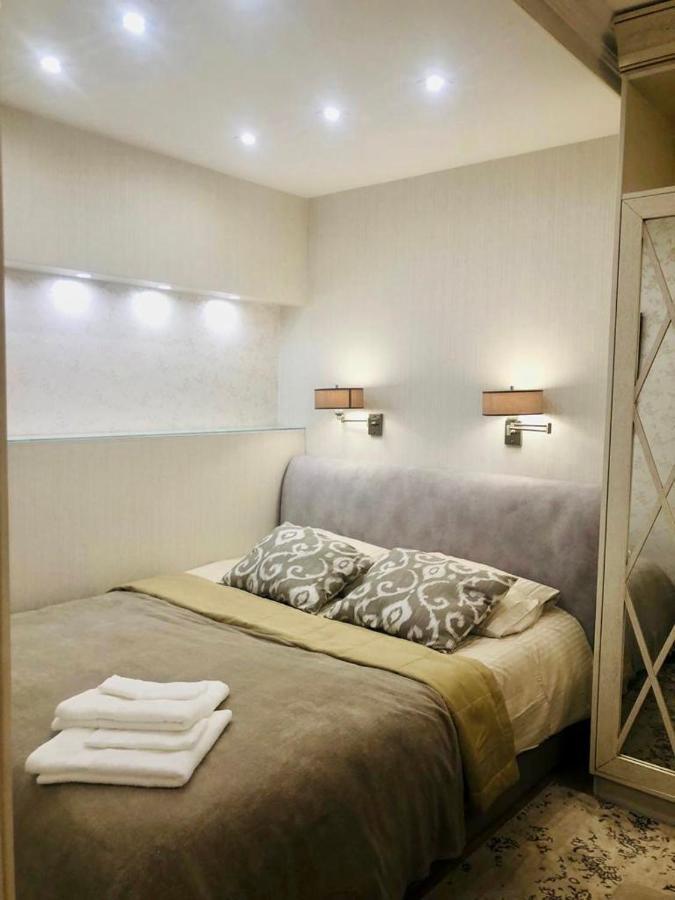 Cozy Studio Apartment In The Center Of Riga Bagian luar foto